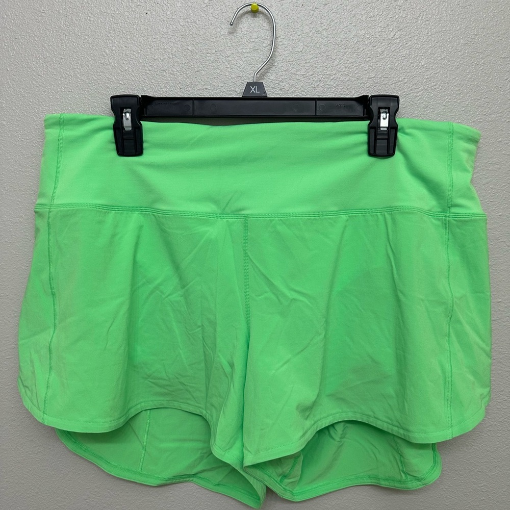 Lululemon Women’s Speed Up 4” Shorts Pistachio Size: 14